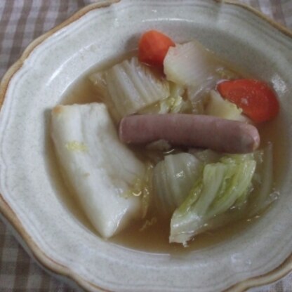 こんにちは～＾＾
ある物野菜で作りました♪初めての洋風お雑煮、とっても美味しかったです♪我が家も元旦から毎日お餅を食べてます♡ごちそうさまでした(▰˘◡˘▰)